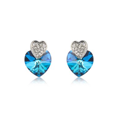 Safir küpe beyaz arka plan üzerinde izole çift