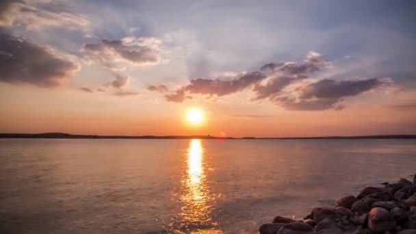 Niesamowity Zachód Słońca Sposób Światło Słoneczne Wodzie Nad Seascape Natura — Wideo stockowe