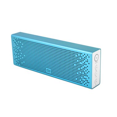 Minsk, Beyaz Rusya - 3 Temmuz, 2018: beyaz zemin üzerine izole Xiaomi bluetooth sözcü. Açıklayıcı yazı işleri.