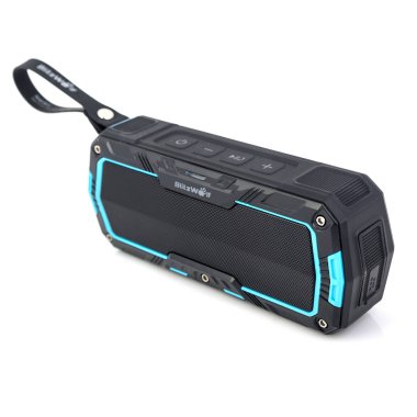 Minsk, Beyaz Rusya - 3 Temmuz, 2018: beyaz zemin üzerine izole Blitzwolf bluetooth sözcü. Açıklayıcı yazı işleri.