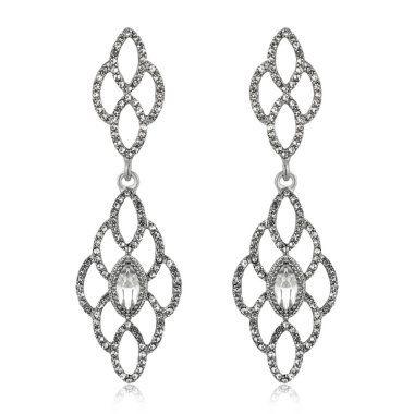 Çift beyaz arka plan üzerinde izole gümüş elmas küpe