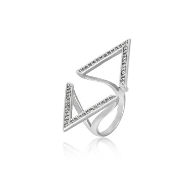 Gümüş elmas yüzük beyaz arkaplanda izole