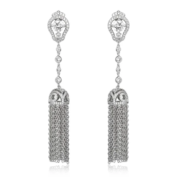 Paar Silberne Diamant Ohrringe Isoliert Auf Weißem Hintergrund — Stockfoto