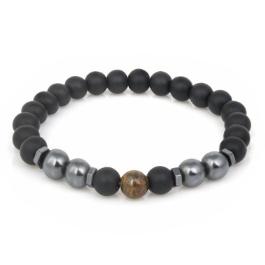 Beyaz arka plan üzerinde izole moda taş bilezik