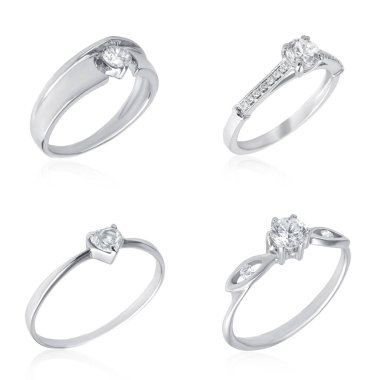 Beyazda izole edilmiş gümüş elmas yüzükler.