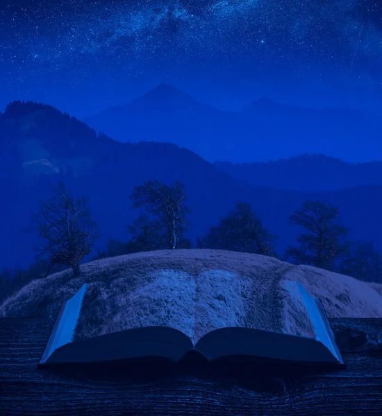 Горная Долина Млечным Путем Небе Страницах Открытой Магической Книги Величественный — стоковое фото