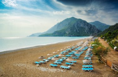 Bir Akdeniz üzerinde Çıralı kumsalı. Türkiye, Kemer, Lycia.