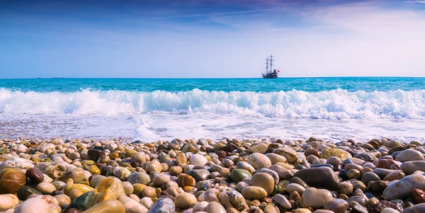 Pebble Coast Line Mediterranean Sea Medieval Sailboat Horizon Antalya Kemer — Stock Photo, Image