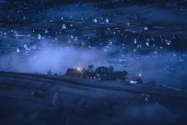 Hermosa vista al campo por la noche — Foto de Stock