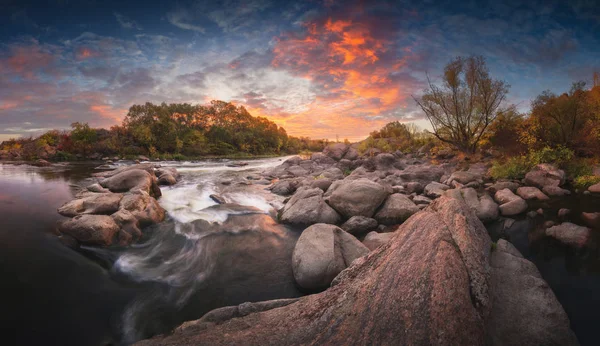 Cascada rocosa — Foto de Stock