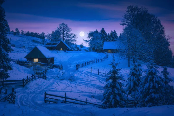 Karpaten-Dorf in der Weihnachtsnacht — Stockfoto