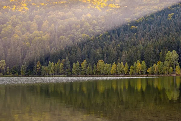 풍경입니다 루마니아 유럽에서 유일한 호수에서에서 세인트 분화구에 — 스톡 사진