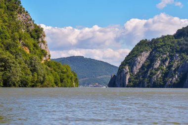  Romanya tuna nehir manzara