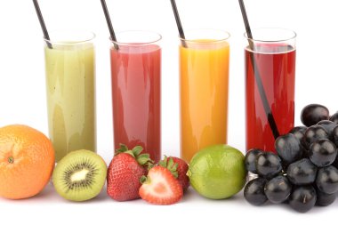 Beyaz üzerine taze meyve suları