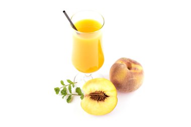 Beyaz üzerine taze meyve suları