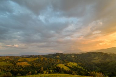 Sahada gün batımı