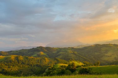 Sahada gün batımı
