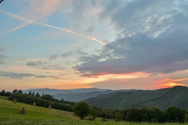 Sahada gün batımı