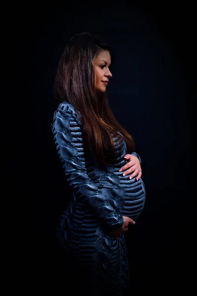 Zwangere Vrouw Raakt Buik — Stockfoto