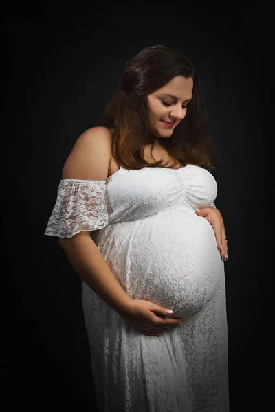 怀孕妇女摸肚子 — 图库照片
