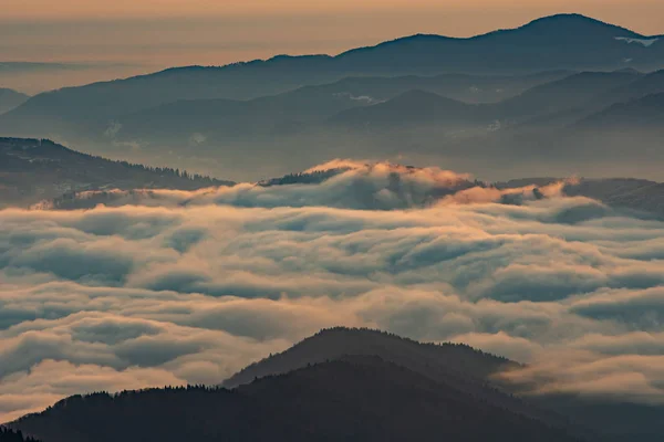 Mountain Landscape Winter Fog Sunse Ceahlau Romaniat — Stock Photo, Image