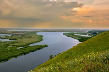 Tuna Nehri 'nde gün batımı - Görüntü