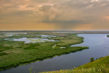 Tuna Nehri 'nde gün batımı - Görüntü