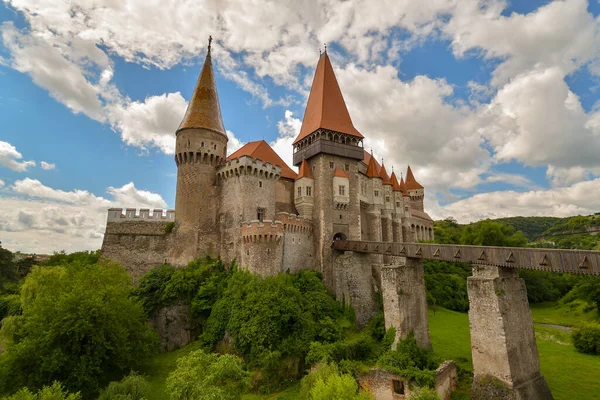 ปราสาท Hunedoara นในช ปราสาท Corvin อปราสาท Hunyadi นปราสาท Gothic Renaissance ภาพถ่ายสต็อกที่ปลอดค่าลิขสิทธิ์