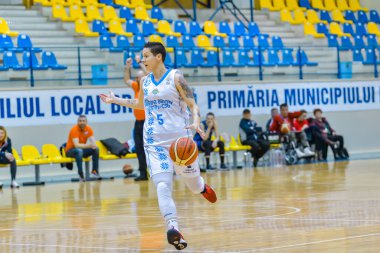 csm targoviste, play, game, baschet, brasov, women, sport, rakip, woman athlete, Ladies, indoor sports, dribble, women basketball, profesyonel meslek, player in motion, war, 24 saniye, making a basket, court, team, olimpia brasov, active, v,