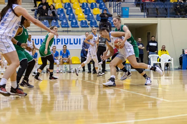 Brasov Roemenië December 2019 Onbekende Basketbalspeler Tijdens Wedstrijd Tussen Csu — Stockfoto