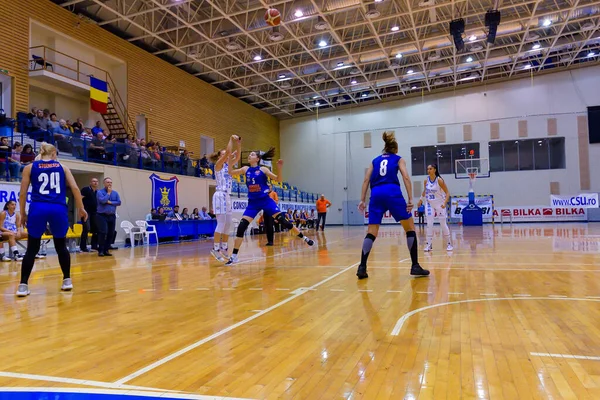 ブラゾフ ルーマニア 2019年3月30日 知らないバスケットボール選手Csuオリンピア ブラゾフとCsmタルゴヴィステの試合中に国立女子バスケットボールリーグでむち打ち — ストック写真