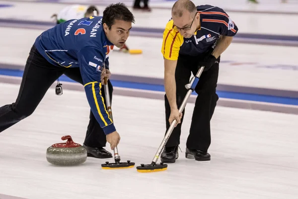 Brasov Romania Aprile 2019 Competitore Sconosciuto Giocare Curling Nei Campionati — Foto Stock