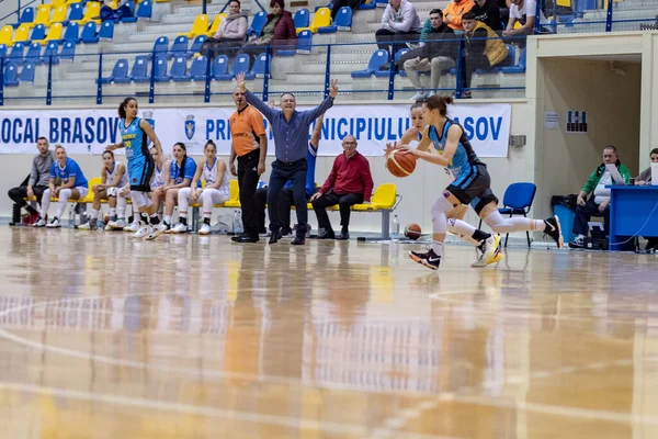 Brasov Roemenië November 2019 Onbekende Basketbalspeler Tijdens Wedstrijd Tussen Csu — Stockfoto