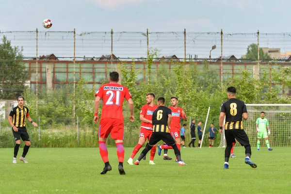 Brasov ルーマニア 6月25 2019 サッカー選手を知らない フレンドリーなサッカー試合Srブラゾフ Fcsb 上のSilviu Ploesteanuスタジアム ルーマニアのブラゾフ — ストック写真