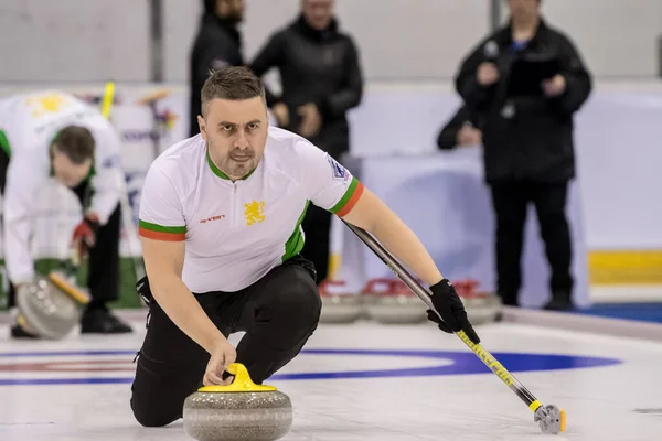 Brasov Romania Aprile 2019 Competitore Sconosciuto Giocare Curling Nei Campionati — Foto Stock