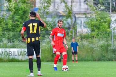 BRASOV, ROMANIA - 25 Haziran 2019: Meçhul Futbolcu, SR Brasov - FCSB, Silviu Ploesteanu Stadyumu. , Brasov, Romanya