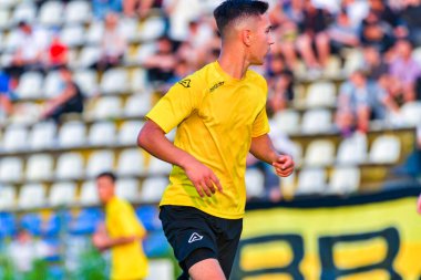 BRASOV, ROMANIA - 25 Haziran 2019: Meçhul Futbolcu, SR Brasov - FCSB, Silviu Ploesteanu Stadyumu. , Brasov, Romanya