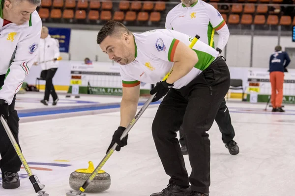 Brasov Romania Aprile 2019 Competitore Sconosciuto Giocare Curling Nei Campionati — Foto Stock