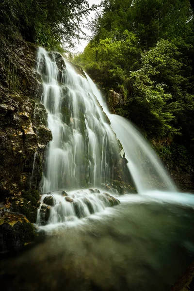 Cascada Urlatoarea Busteni Vodopád Urlatoarea Vytí Bucegi Hory Rumunsko Blízkosti — Stock fotografie