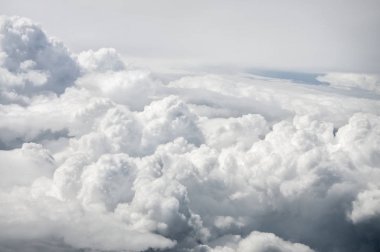 Cumulus bulutları bir uçağın üzerinden görünümü