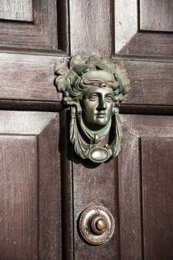  Dublin. İrlanda - 12 Kasım 2017: Bir İrlandalı kapı tokmağı