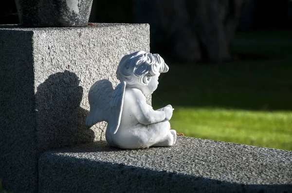 Dublin Irlanda Noviembre 2017 Angelito Sobre Tumba Cementerio Glasnevin — Foto de Stock
