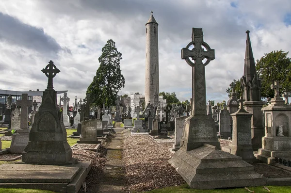 Dublin. İrlanda - 09 Eylül 2017: Daniel O'Connell'ın yuvarlak kule Glasnevin Mezarlığı