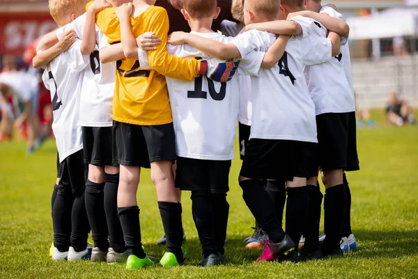 Kids Sport Team Met Coach Teamsporten Voor Kinderen Jonge Jongens — Stockfoto