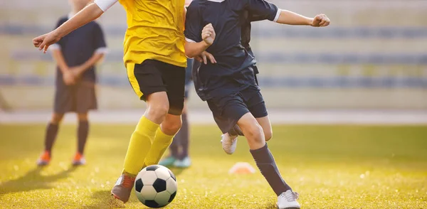 Stadı Nda Futbol Maçı Yaz Güneş Işığında Rekabet Futbolcular Çim — Stok fotoğraf