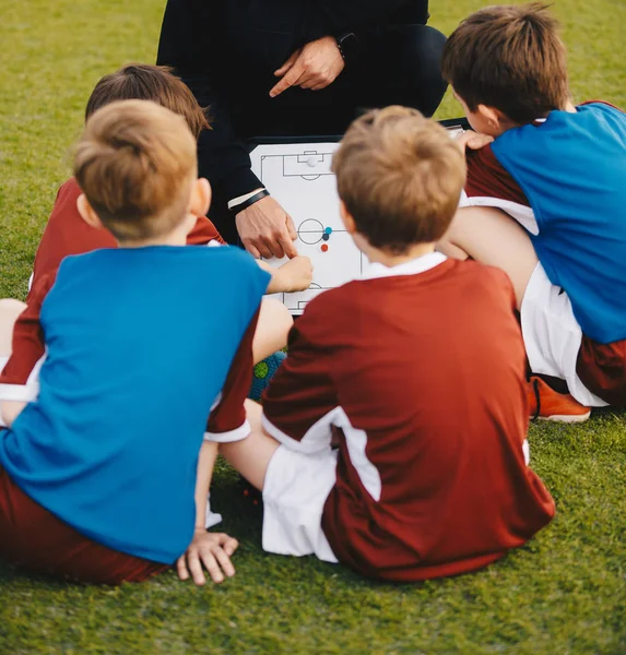 Kids Football Team Coach Soccer Field Youth Coach Explaining Tactics — Stock Photo, Image