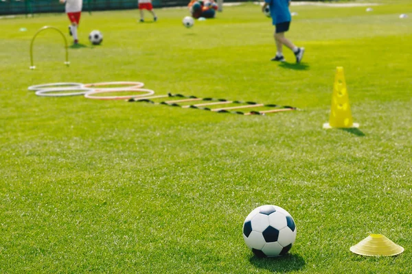 Lezione Educazione Fisica Sessione Allenamento Calcio Sul Campo Sportivo Erba — Foto Stock