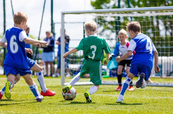 Fútbol Partido Fútbol Para Niños Chicos Jugando Fútbol Torneo Escolar —  Fotos de Stock