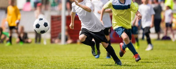 Duelo Jugadores Fútbol Ejecutando Jugadores Fútbol Los Equipos Fútbol Escuela — Foto de Stock