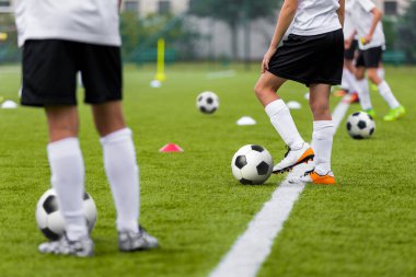 Futbol pratik eğitim uygulamaları için eğitim gençlik futbol oyuncuları